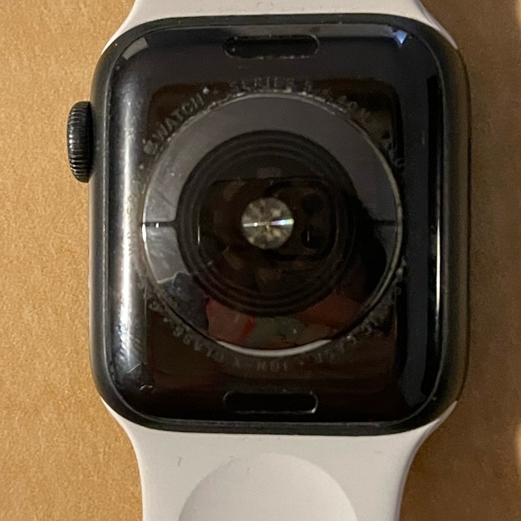 SOLD Apple watch series 5 aluminium black GPS - Picture 9 of 9